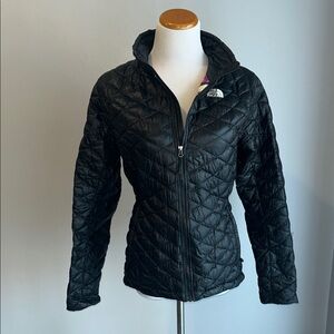 The North Face Quilted Lightweight Jacket Black / Floral EUC S/P
